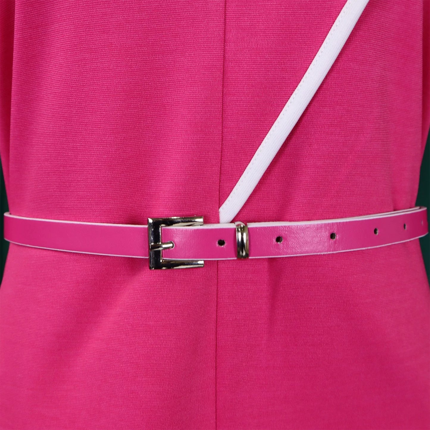 Robe élégante de bureau pour femme, col rond, manches trois quarts, ceinturée à la taille, coupe ajustée mi-mollet. Idéale pour un look professionnel et raffiné.