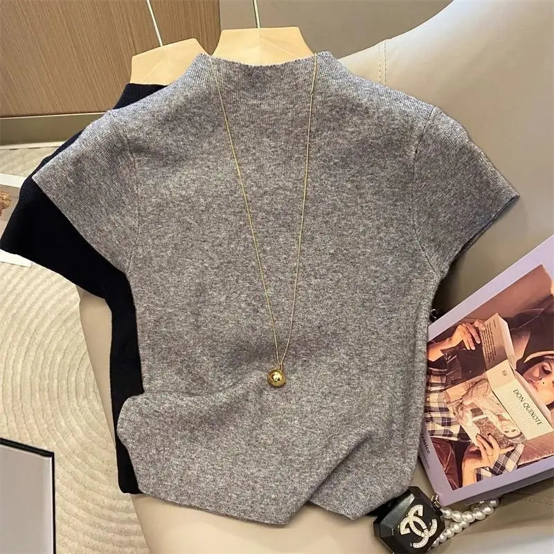 Pull Femme Col Roulé Fin – Tricot Slim Manches Courtes Bodycon Été 2025.