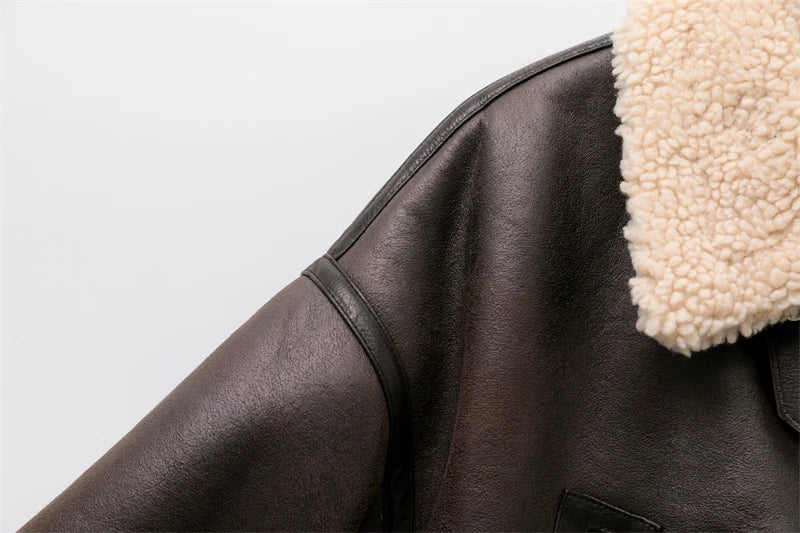 Manteau femme chaud en fausse fourrure shearling, style vintage ceinturé.