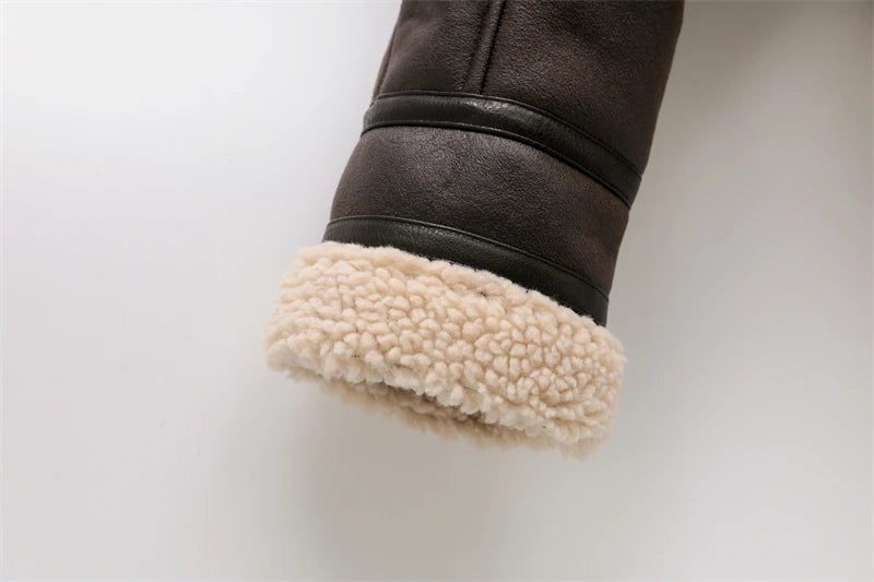 Manteau femme chaud en fausse fourrure shearling, style vintage ceinturé.