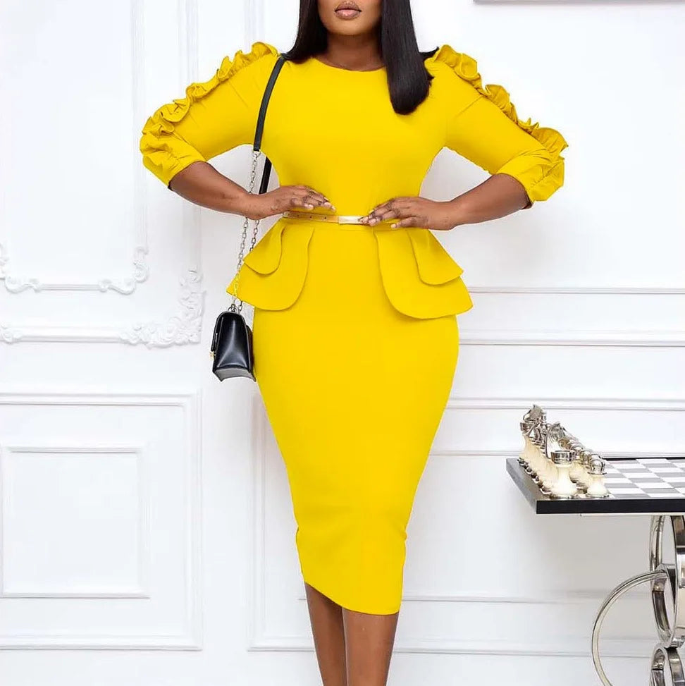 Robe élégante de bureau pour femme, col rond, manches trois quarts, ceinturée à la taille, coupe ajustée mi-mollet. Idéale pour un look professionnel et raffiné.