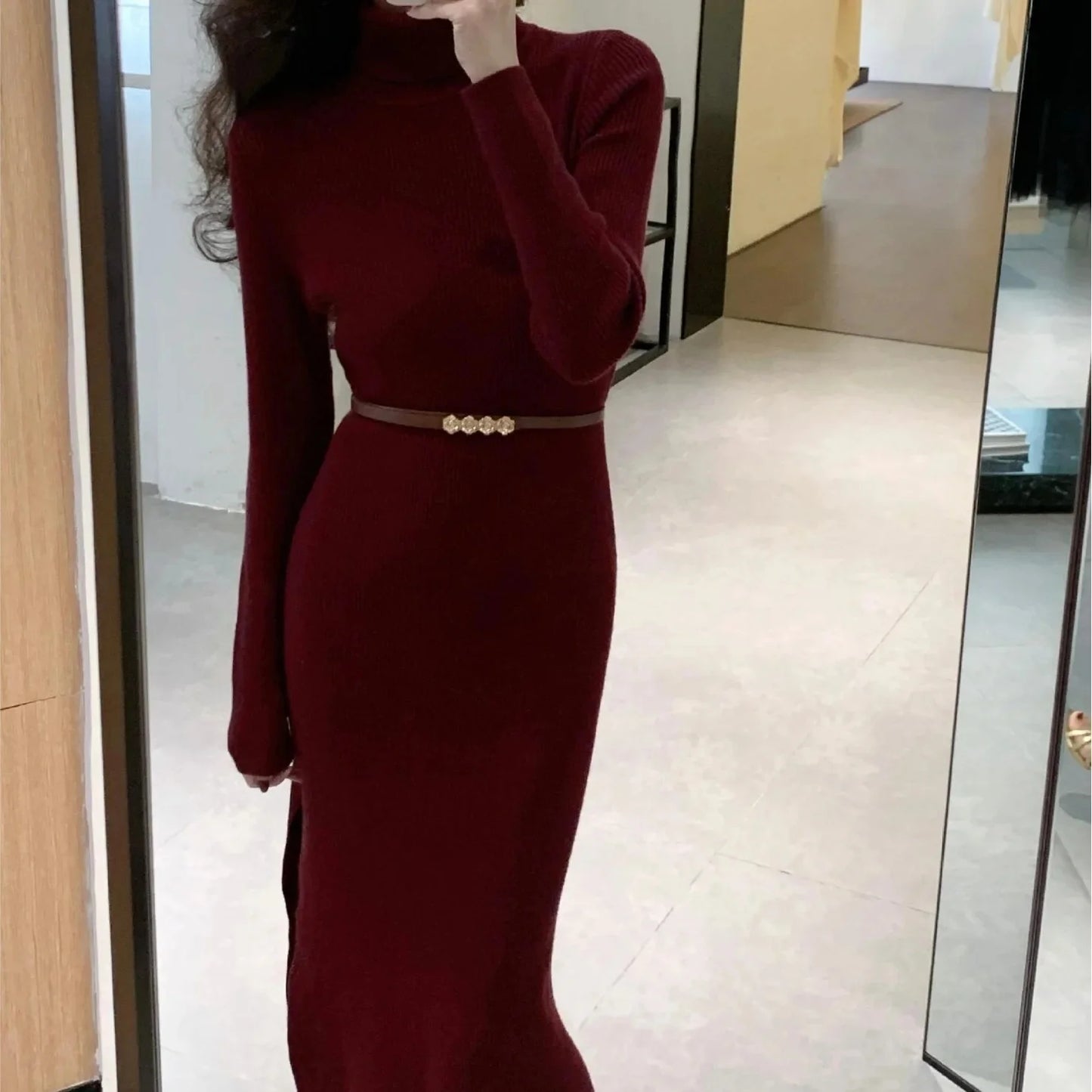 Robe Pull Femme Col Haut – Tricot Uni Élégant Style Chic Hiver 2025.