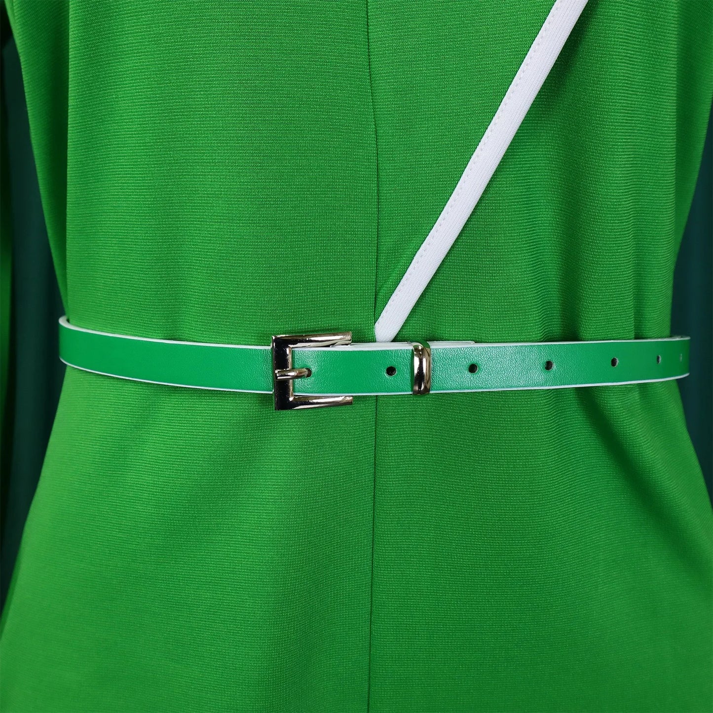 Robe élégante de bureau pour femme, col rond, manches trois quarts, ceinturée à la taille, coupe ajustée mi-mollet. Idéale pour un look professionnel et raffiné.