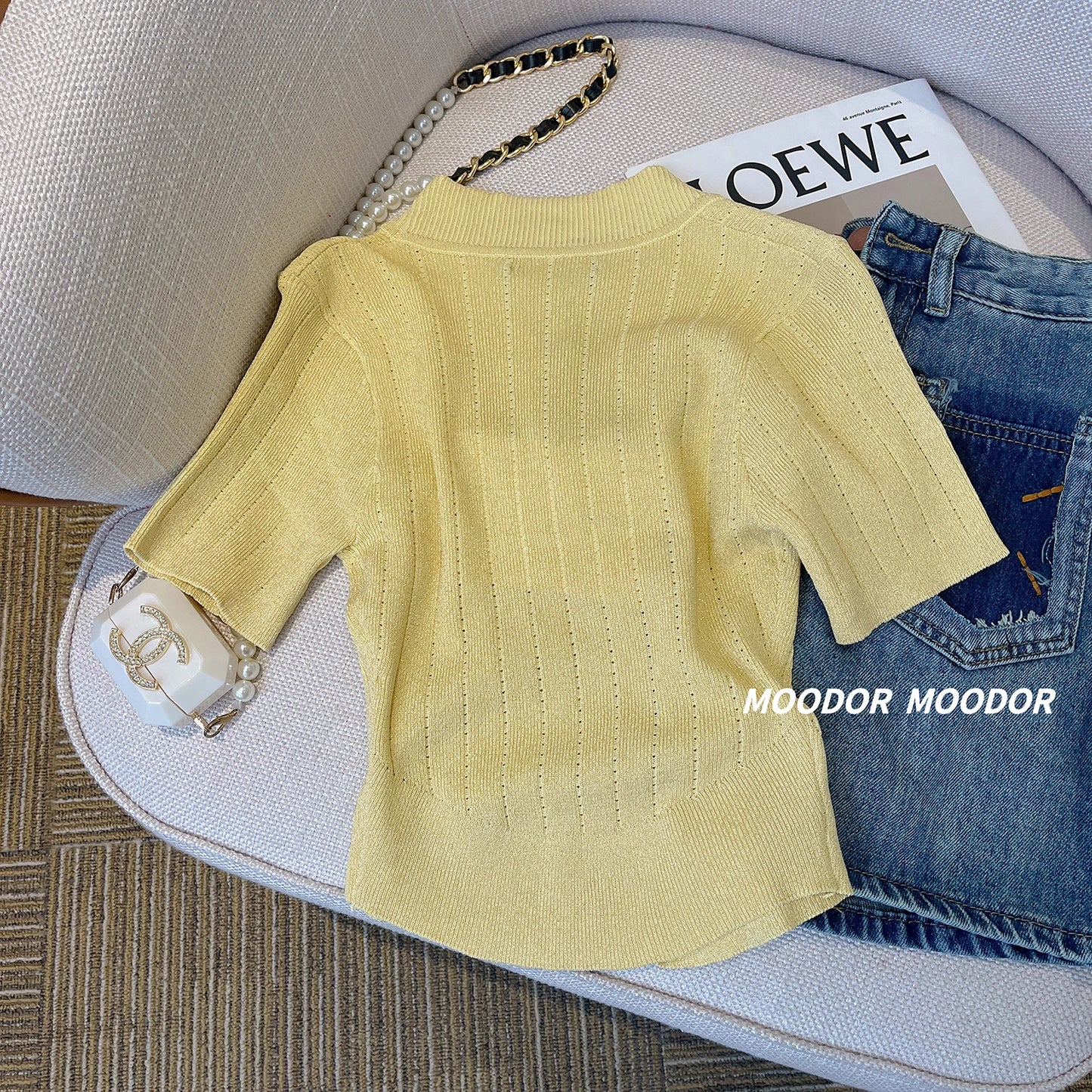 Cardigan Femme Fin en Soie de Glace – Veste Tricotée Slim à Boutons Dorés, Col V Été 2025.