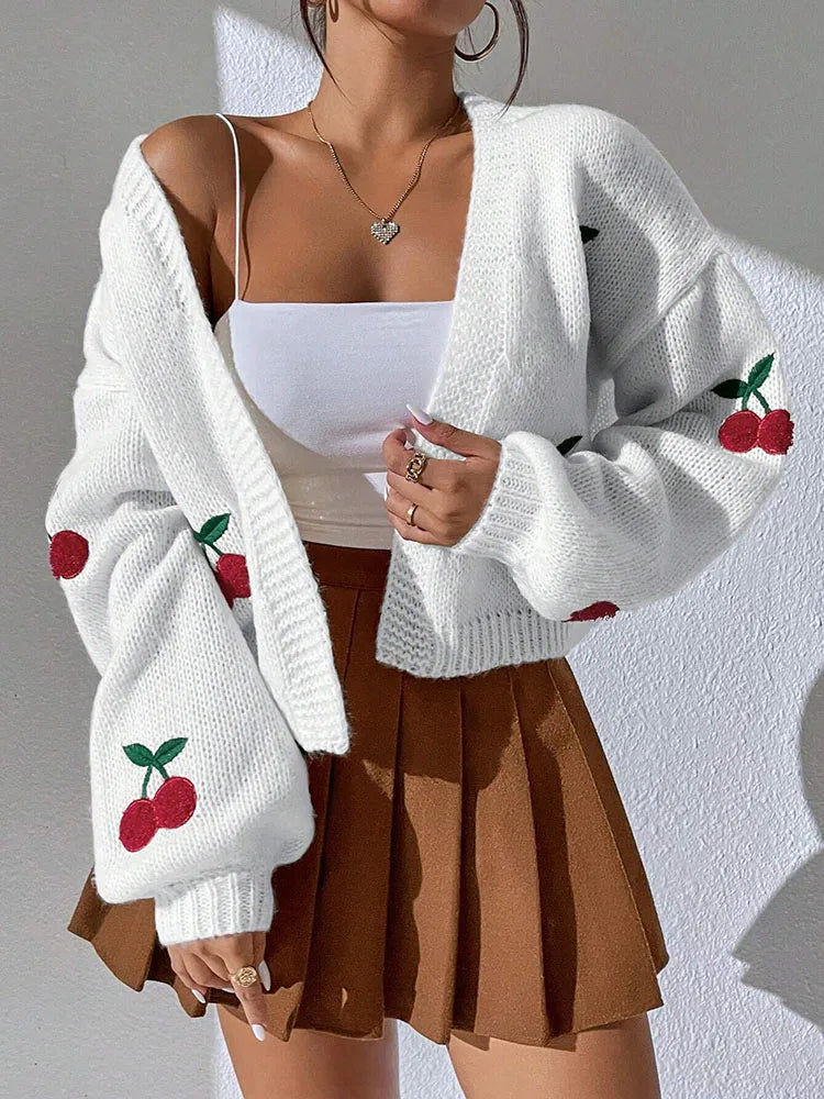 Cardigan Femme à Épaules Tombantes – Tricot Loose Brodé Cerises, Style Commuter.