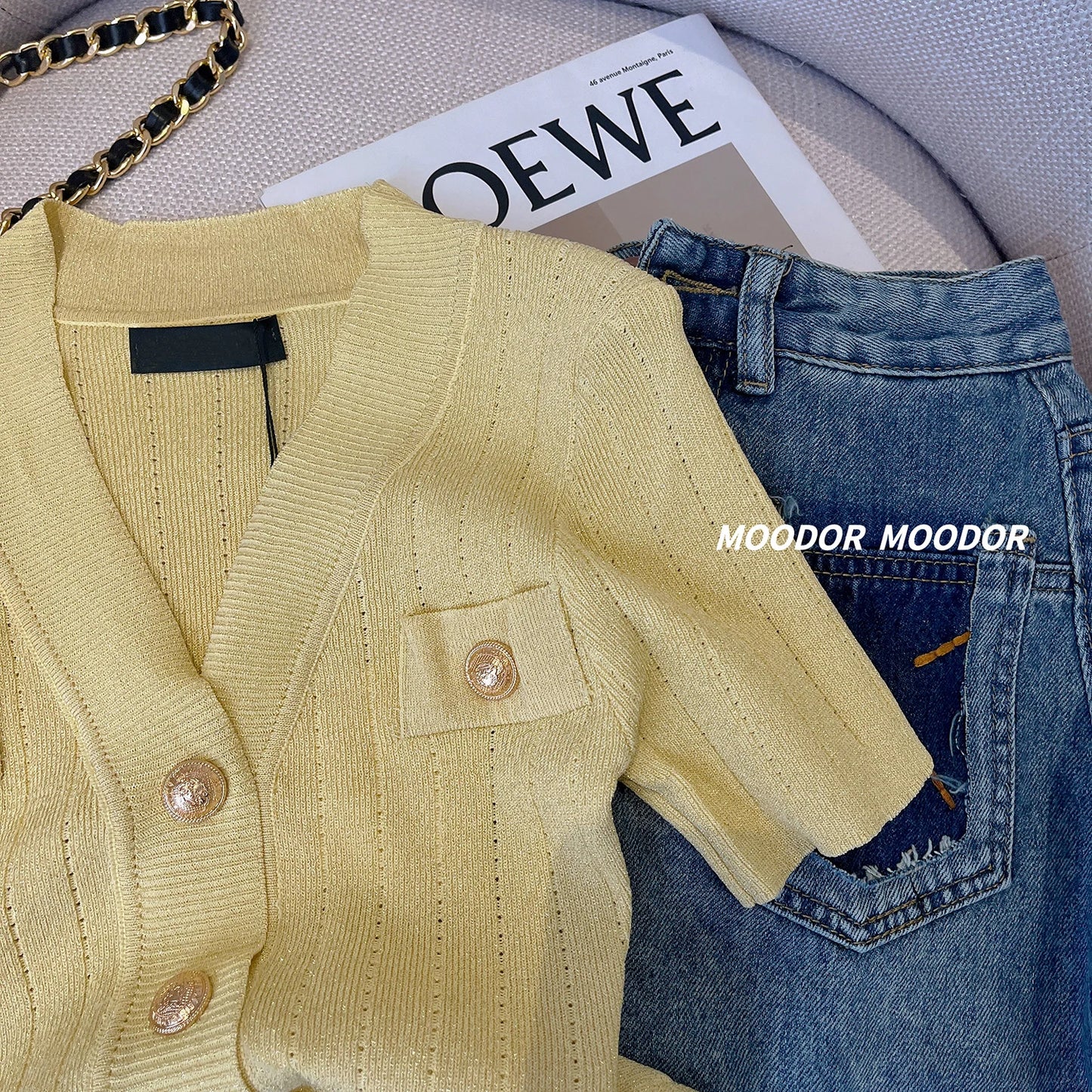 Cardigan Femme Fin en Soie de Glace – Veste Tricotée Slim à Boutons Dorés, Col V Été 2025.