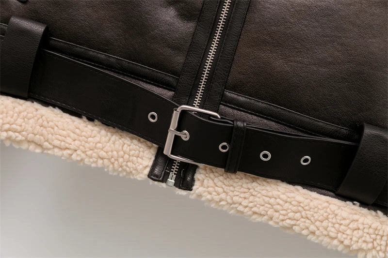 Manteau femme chaud en fausse fourrure shearling, style vintage ceinturé.