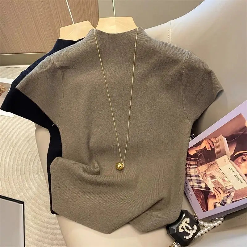 Pull Femme Col Roulé Fin – Tricot Slim Manches Courtes Bodycon Été 2025.