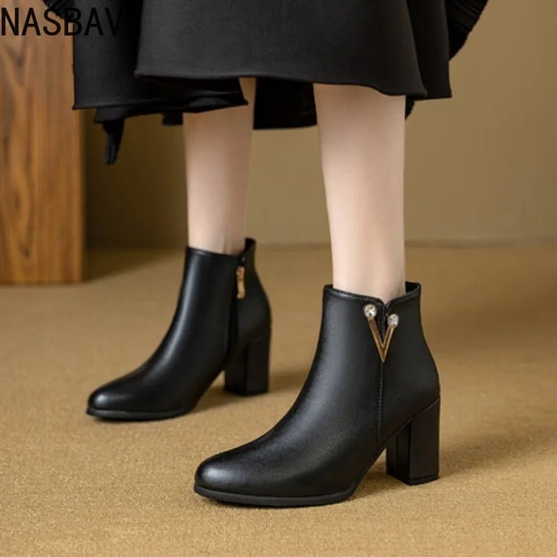 Bottines Femme 2025 – Bout Pointu & Détail Cristal.