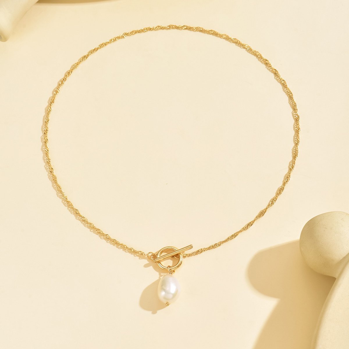 Elegant Gold-Tone Pearl Pendant Necklace - Stylish And Lightweight Jewelry.