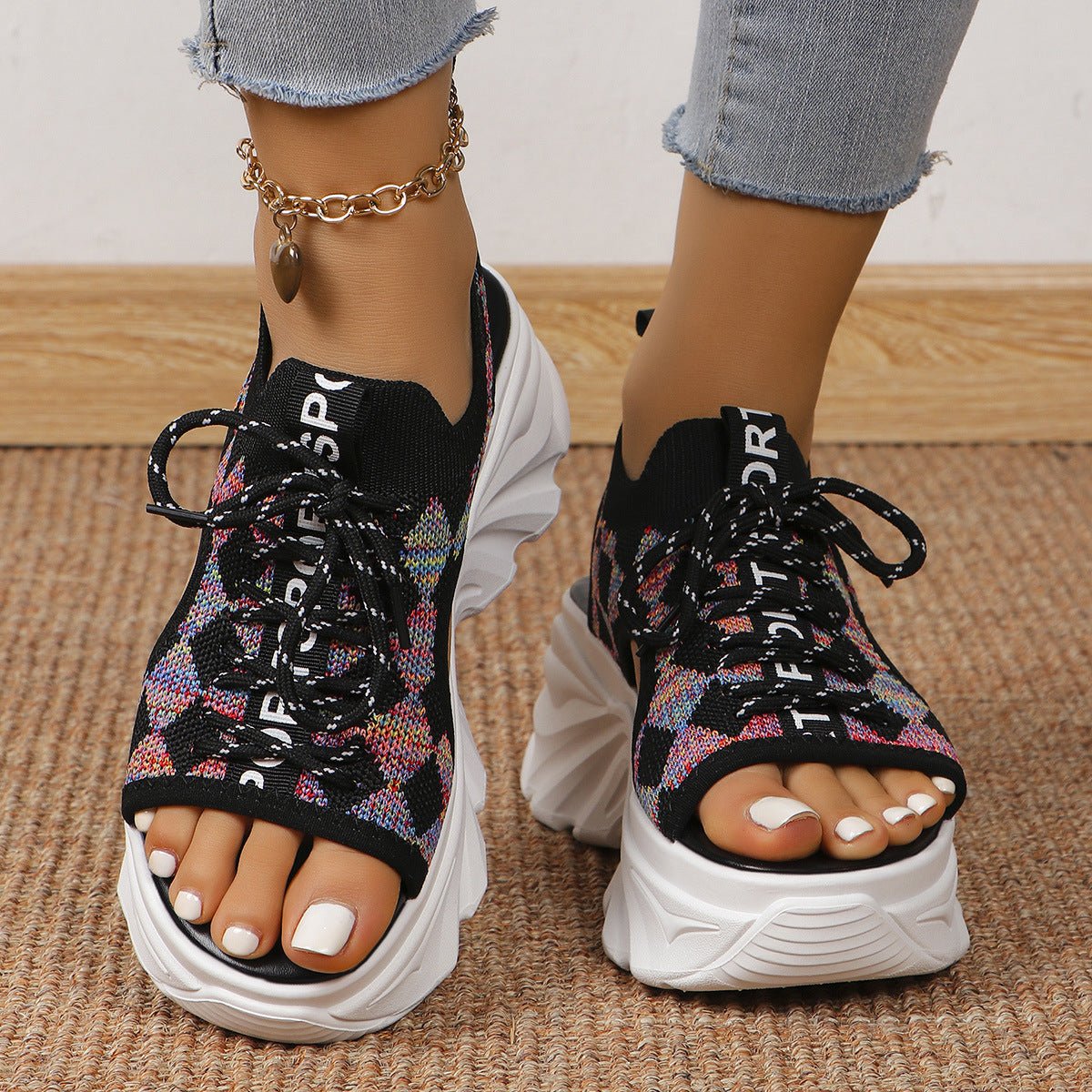 Fashion Hollowed-out Mid Heel Mesh Women's Sports Style Soft Back Thick Back Sandals.