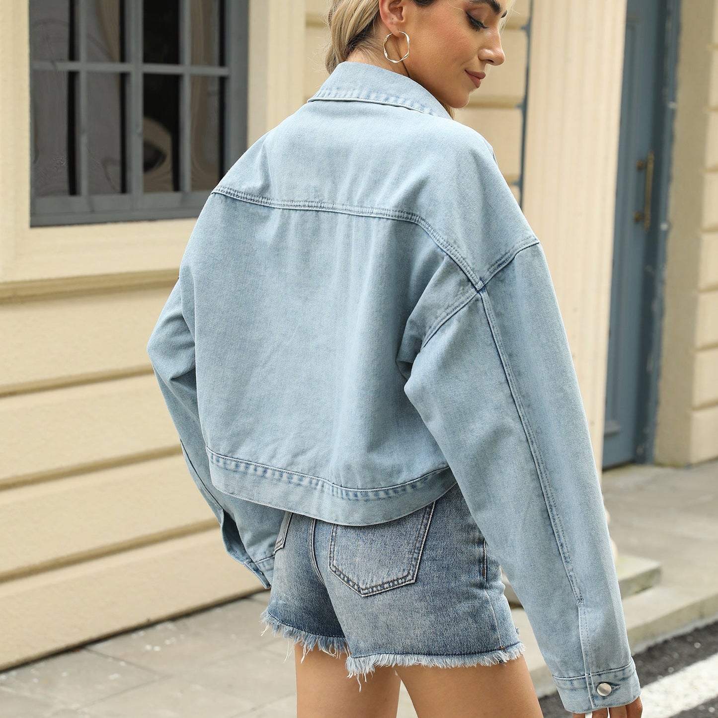 Loose Cropped Denim Jacket With Rivet Design Fashion Casual Long Sleeve Outerwear Tops For Women Clothing.