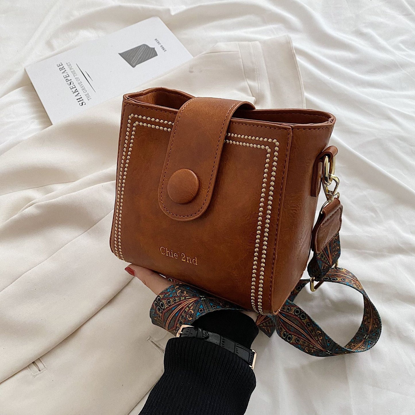New Fashion Retro High Texture Shoulder Messenger Bag.