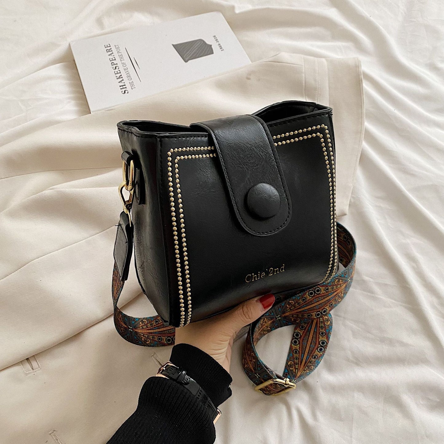 New Fashion Retro High Texture Shoulder Messenger Bag.