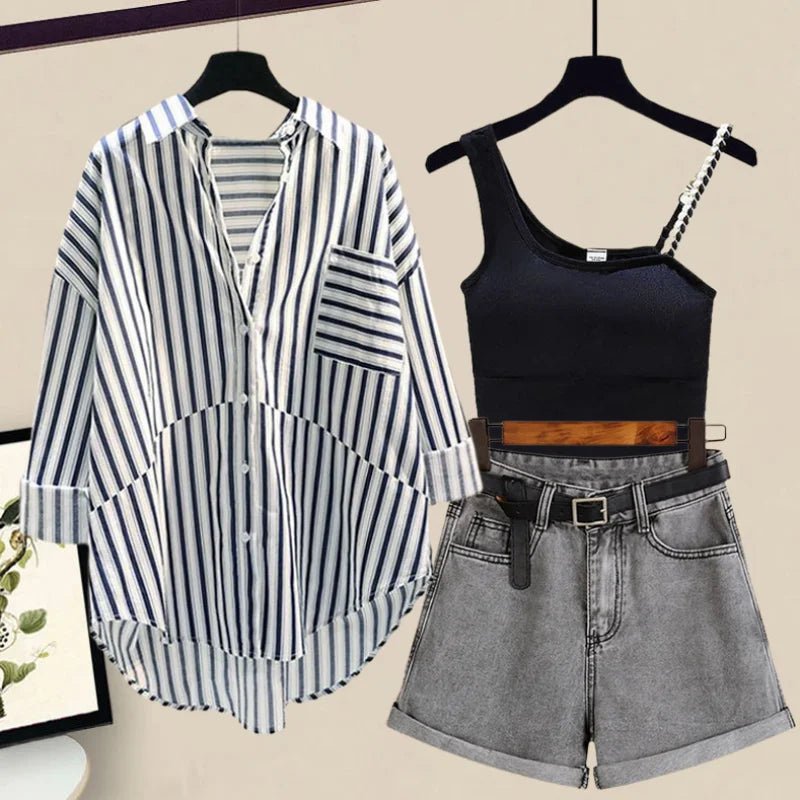 Ensemble féminin printemps/été : chemise rayée anti-UV et short en jean slim, look décontracté et stylé.