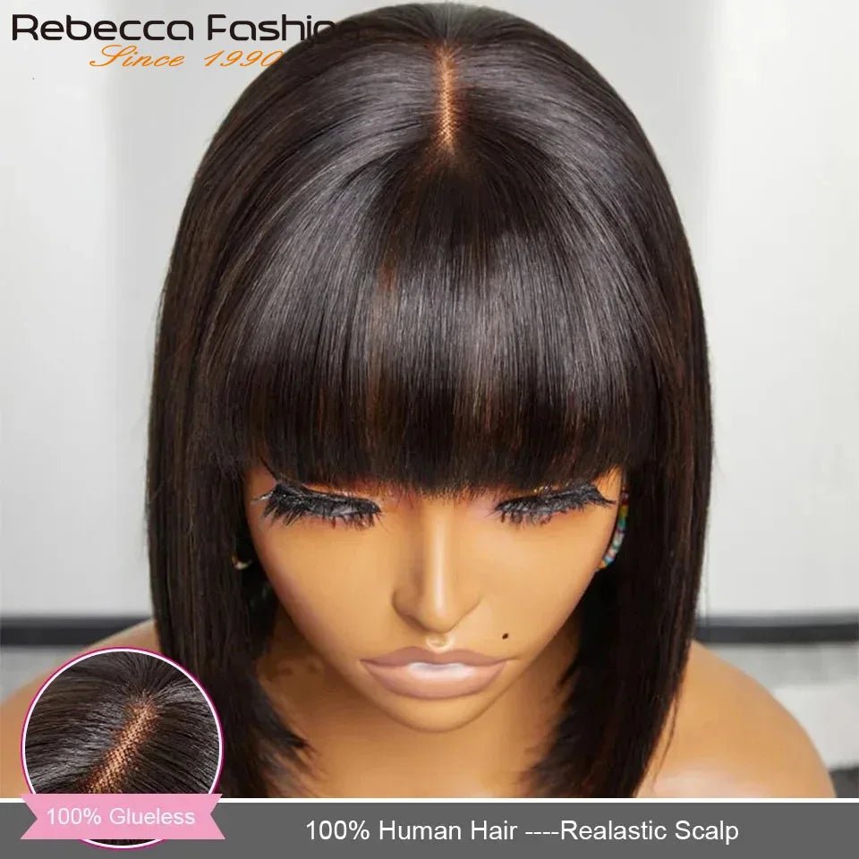 Perruque bob lisse avec frange en cheveux humains brésiliens. Raie centrale, lace frontale et finition cuir chevelu réaliste. Coupe courte chic et facile à coiffer. Idéale pour un look naturel et élégant sans effort..