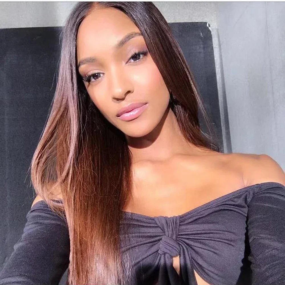 Perruque lisse soyeuse Ombre Blond 100 % cheveux humains, longueur 26 pouces. Densité 180 % pour un tombé naturel. Lace frontale pré-pluckée avec baby hair, finition discrète et élégante. Parfaite pour un look glam.