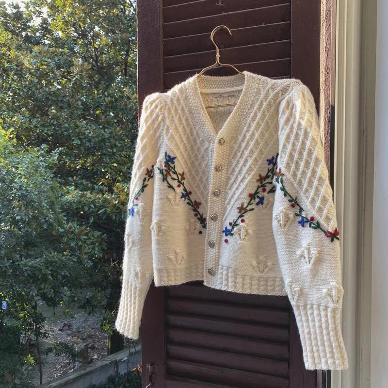 Cardigan Femme Brodé Fleurs – Tricot Vintage Col V Style Coréen Automne Hiver 2025.