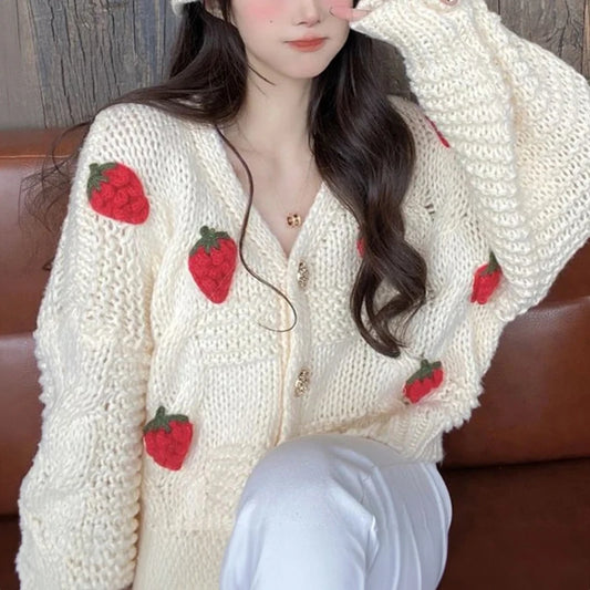 Cardigan Tricoté Fraises – Pull Chunky Knit Boutonné Doux et Mignon.