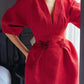 Robe élégante pour femme de la marque DEAT, col en V, détails brodés et jupe évasée. Taille plissée pour une silhouette raffinée. Parfaite pour les soirées, fêtes ou événements d’été.