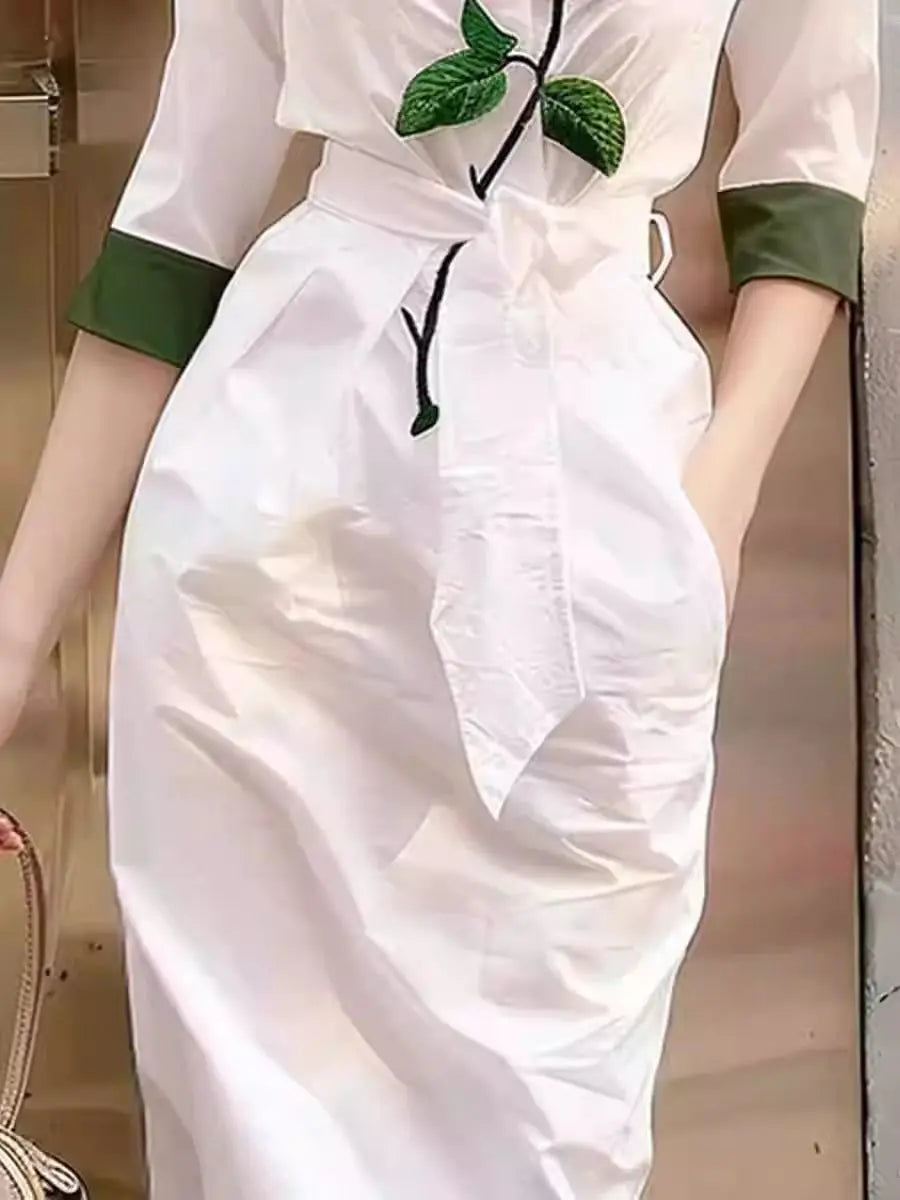 Robe chemise blanche imprimée, style été, légère et élégante, inspirée du chic français. Parfaite pour un look raffiné et décontracté.