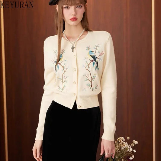 Cardigan Femme Brodé Fleurs & Oiseaux – Tricot Vintage Col Rond Manches Longues Printempps Automn.