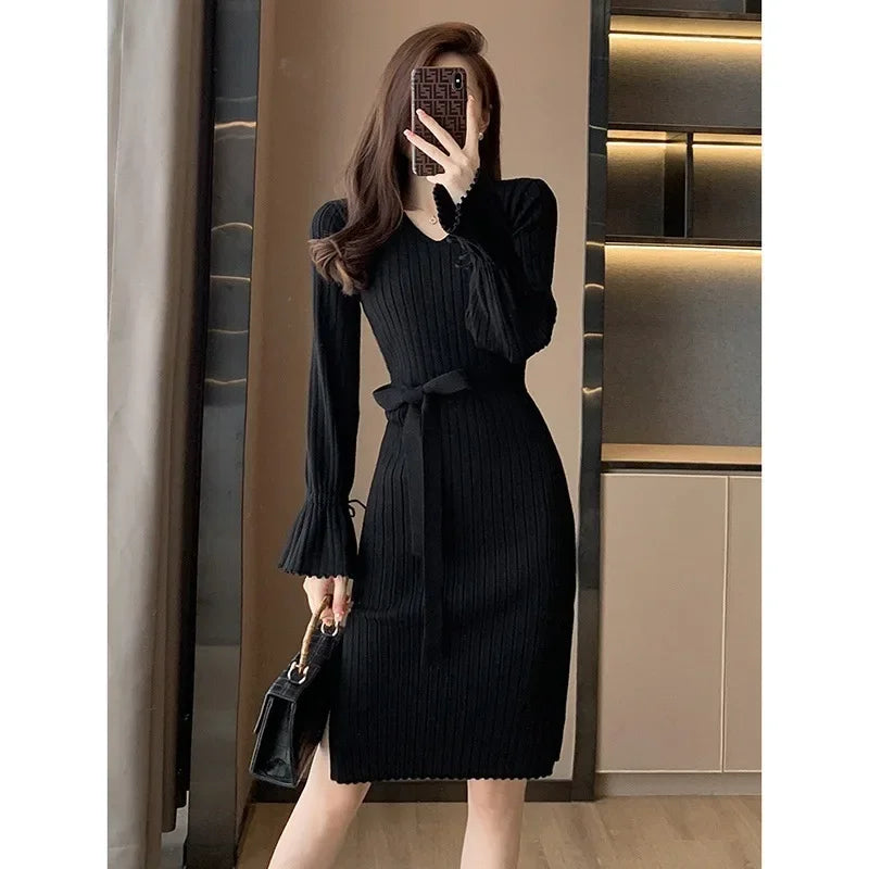 Robe pull femme automne/hiver – col V, manches évasées, coupe ajustée