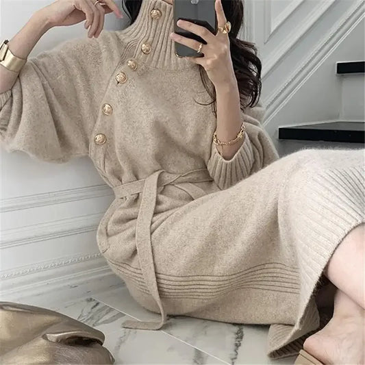 Robe Pull Longue Femme – Tricot Élégant Col Haut avec Boutons Style Vintage Automne Hiver.