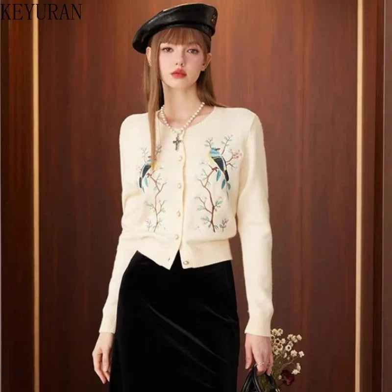 Cardigan Femme Brodé Fleurs & Oiseaux – Tricot Vintage Col Rond Manches Longues Printempps Automn.