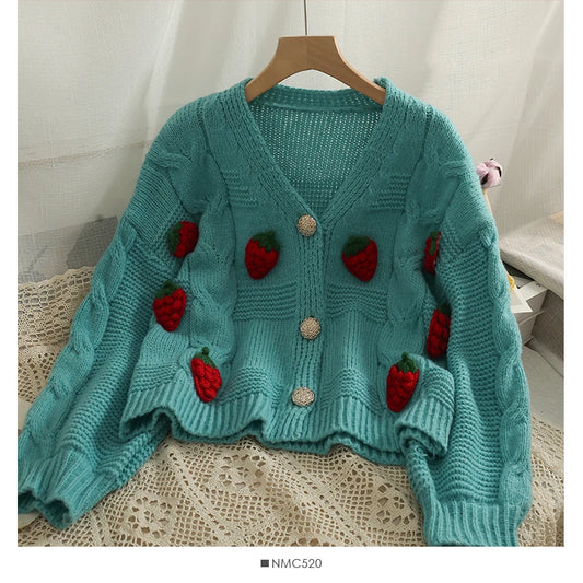Cardigan Tricoté Fraises – Pull Chunky Knit Boutonné Doux et Mignon.