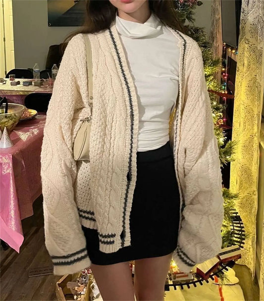Cardigan Vintage Femme – Tricot Oversize Brodé Étoiles, Manches Longues.