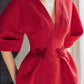 Robe élégante pour femme de la marque DEAT, col en V, détails brodés et jupe évasée. Taille plissée pour une silhouette raffinée. Parfaite pour les soirées, fêtes ou événements d’été.