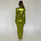 Élégante robe maxi métallisée pour femme, col en V sexy, manches longues, fronces flatteuses et fente haute. Parfaite pour les soirées, clubs ou événements chics. Style glamour et féminin.