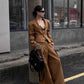 Ensemble Femme Rayé Marron – Veste Col V Cintrée & Pantalon Large, Tenue Bureau Chic 2025.