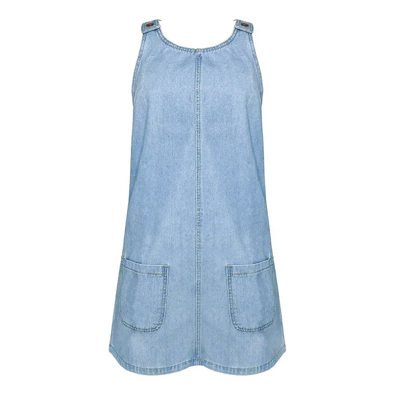 Robe en jean pour femme, sans manches, avec boutons sur le devant et deux poches pratiques. Confortable et légère, idéale pour l’été. Parfaite pour un look décontracté ou pour vos sorties quotidiennes.