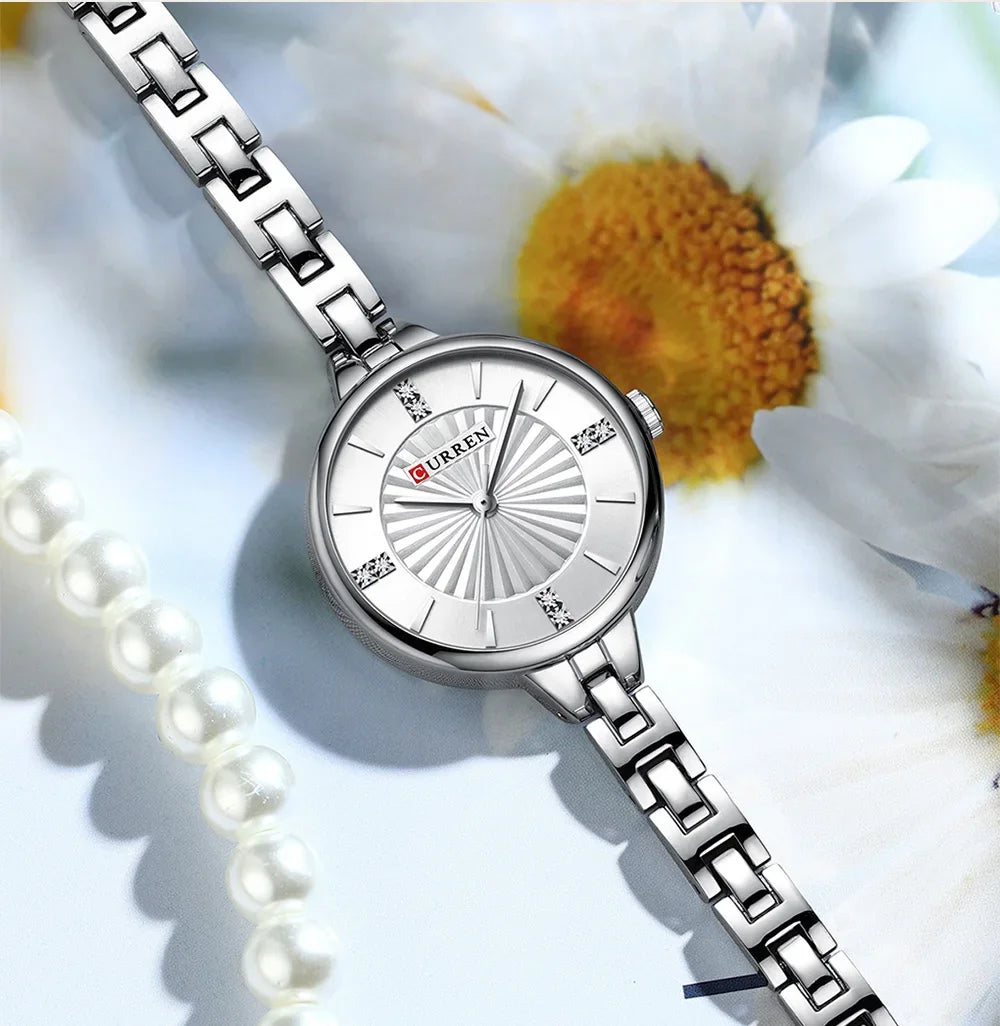 Montre pour femme de la marque CURREN, mouvement à quartz précis, avec bracelet magnétique réglable. Design élégant et sportif, idéale pour un usage quotidien ou pour compléter vos tenues habillées.