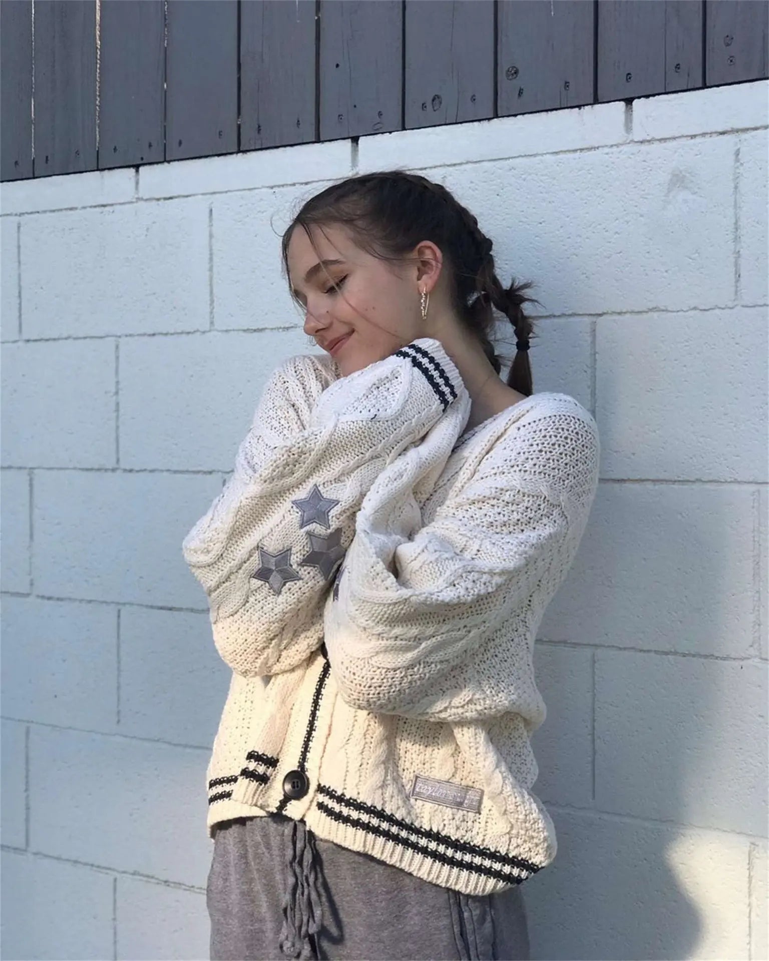 Cardigan Vintage Femme – Tricot Oversize Brodé Étoiles, Manches Longues.