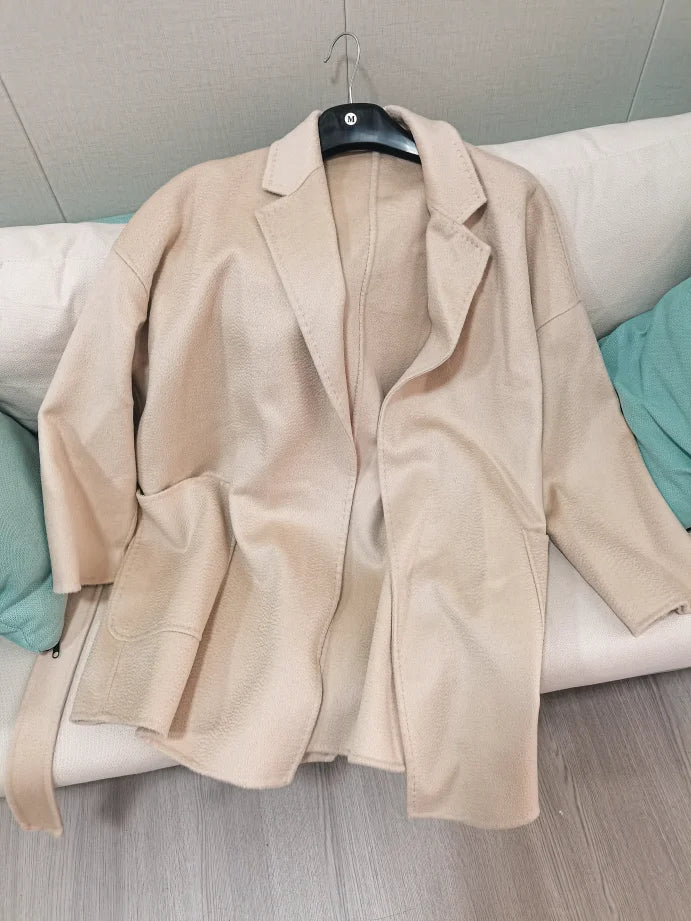 Manteau Court Femme Automne Hiver – Cachemire Double Face, Col Revers & Ceinture, Style Luxe Chic.