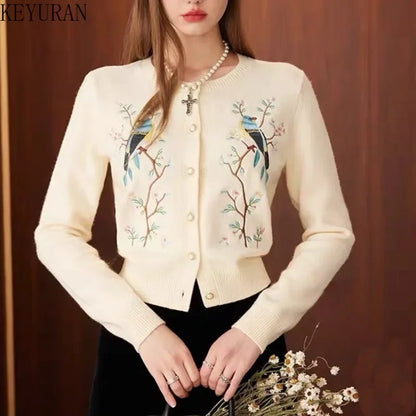 Cardigan Femme Brodé Fleurs & Oiseaux – Tricot Vintage Col Rond Manches Longues Printempps Automn.