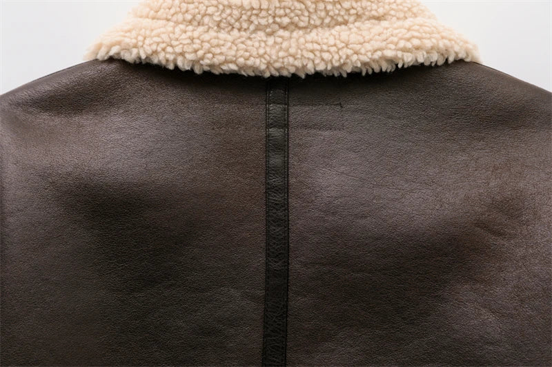 Manteau femme chaud en fausse fourrure shearling, style vintage ceinturé.