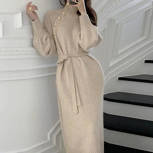 Robe Pull Longue Femme – Tricot Élégant Col Haut avec Boutons Style Vintage Automne Hiver.