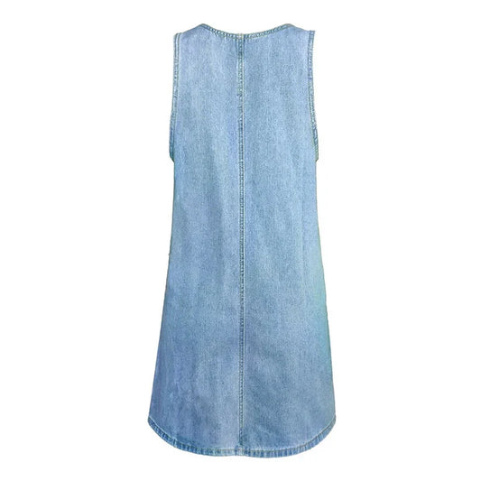 Robe en jean pour femme, sans manches, avec boutons sur le devant et deux poches pratiques. Confortable et légère, idéale pour l’été. Parfaite pour un look décontracté ou pour vos sorties quotidiennes.
