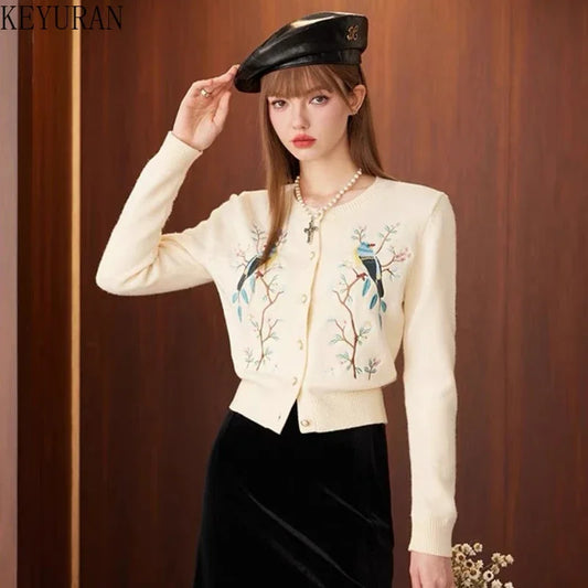 Cardigan Femme Brodé Fleurs & Oiseaux – Tricot Vintage Col Rond Manches Longues Printempps Automn.