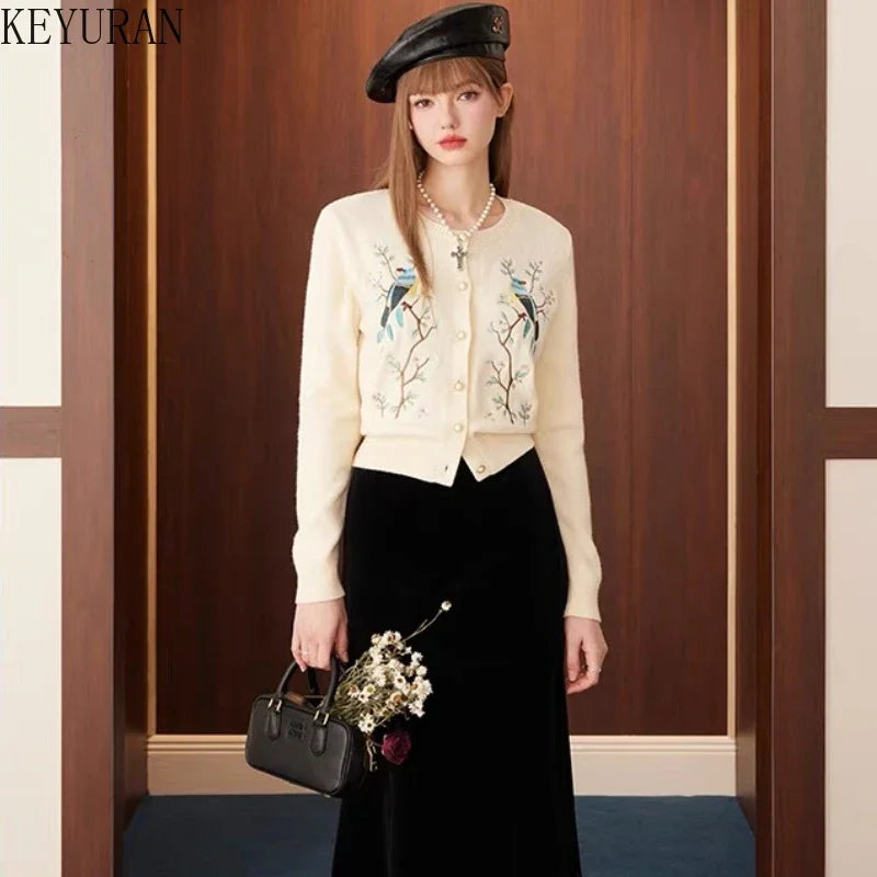 Cardigan Femme Brodé Fleurs & Oiseaux – Tricot Vintage Col Rond Manches Longues Printempps Automn.