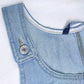 Robe en jean pour femme, sans manches, avec boutons sur le devant et deux poches pratiques. Confortable et légère, idéale pour l’été. Parfaite pour un look décontracté ou pour vos sorties quotidiennes.