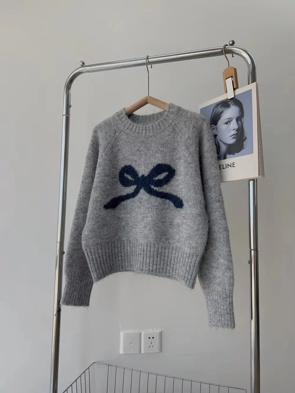 Pull Femme Gris avec Nœud – Col Rond Tricoté Doux Automne Hiver.