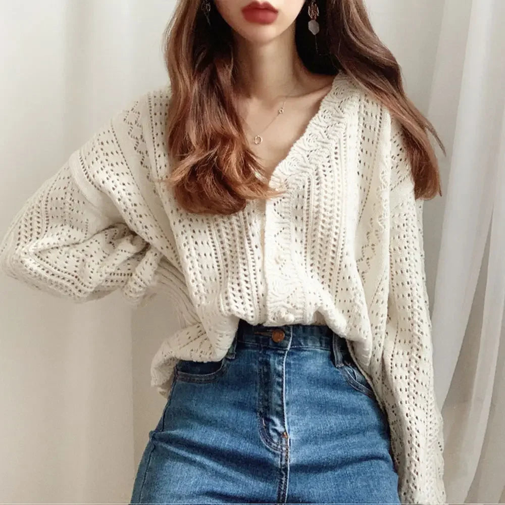 Cardigan Femme Blanc Sexy – Tricot Loose Col V Profond à Manches Longues, Maille Ajurée Été.
