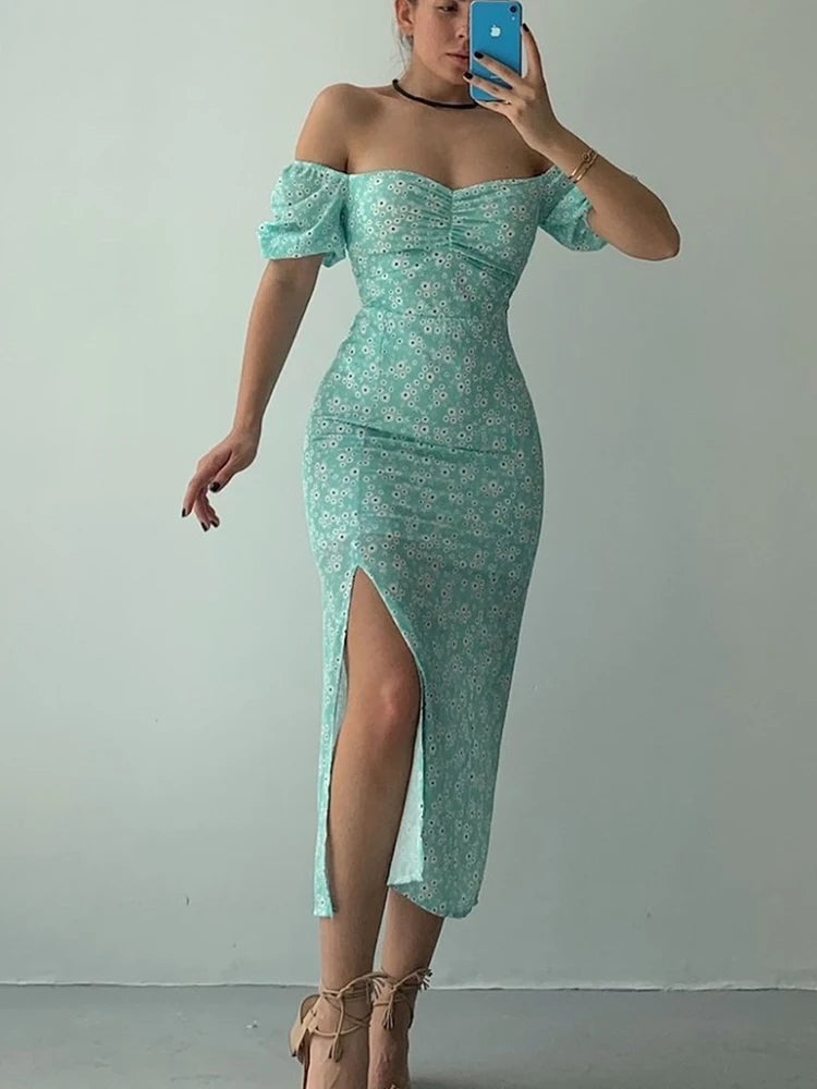Robe d’été élégante à imprimé floral, manches courtes, épaules dénudées. Idéale pour les soirées et événements.