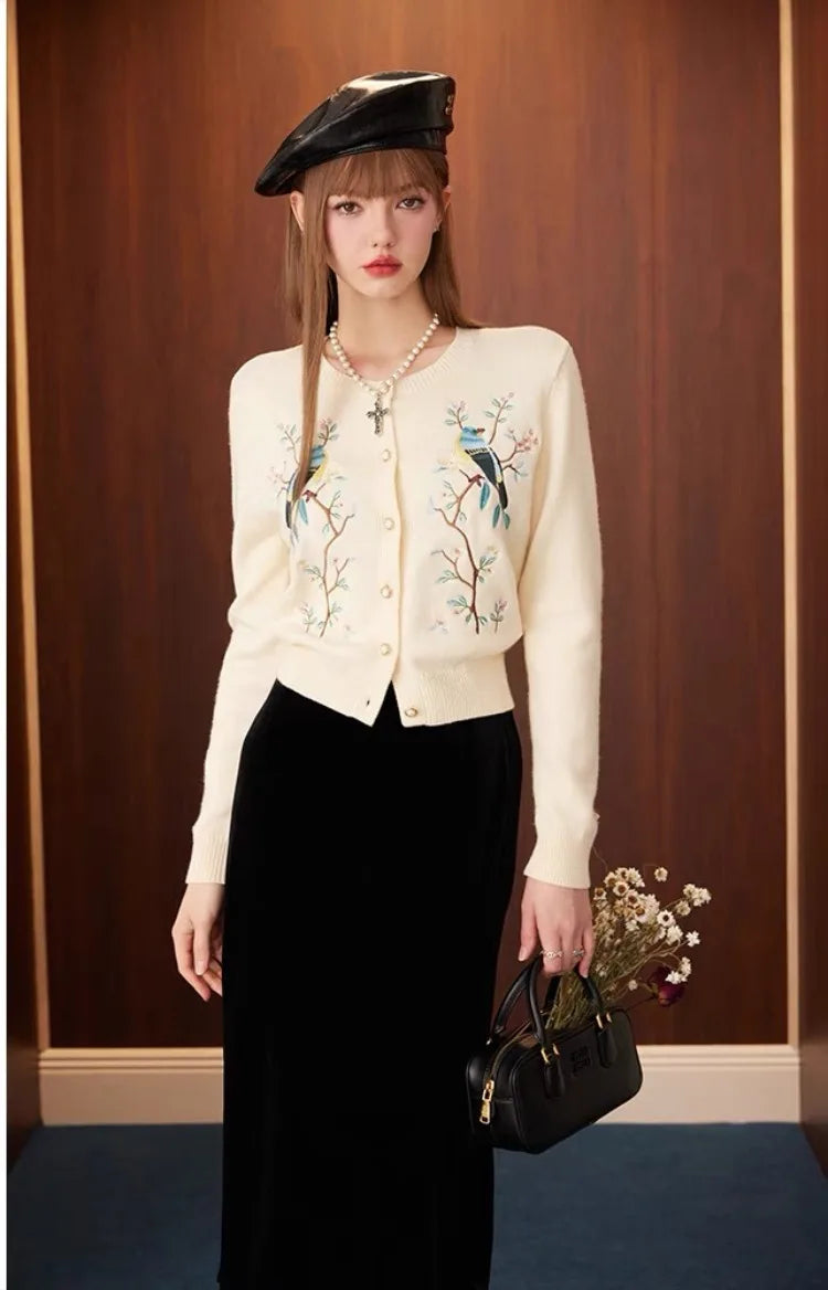 Cardigan Femme Brodé Fleurs & Oiseaux – Tricot Vintage Col Rond Manches Longues Printempps Automn.