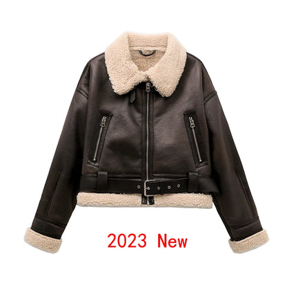 Manteau femme chaud en fausse fourrure shearling, style vintage ceinturé.